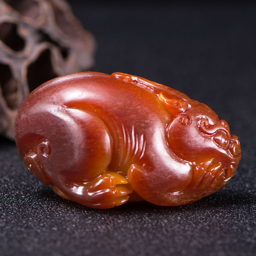 和田玉 红沁料貔貅把件 92.66g jx454