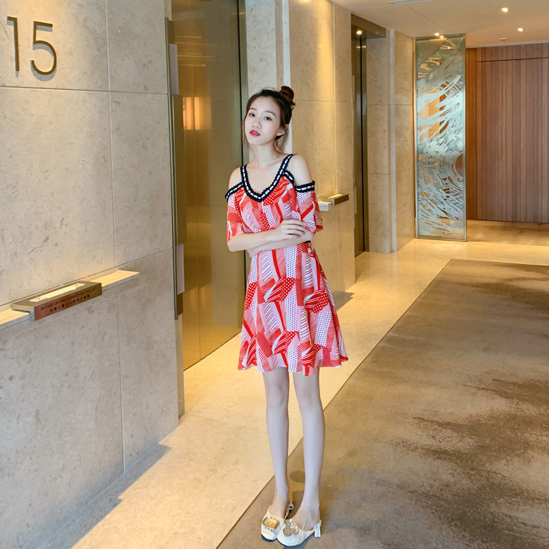 v领露肩时尚雪纺短裙子2020夏季新款女一字肩收腰显瘦吊带连衣裙