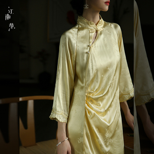 江南范黄色晨袍新中式旗袍裙子现代风时尚年轻设计师款刺绣高开叉