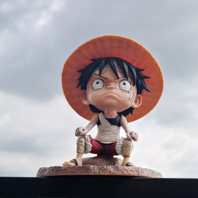 海贼王委屈草帽小子绷带路飞卡通汽车摆件手办公仔车载内装饰用品