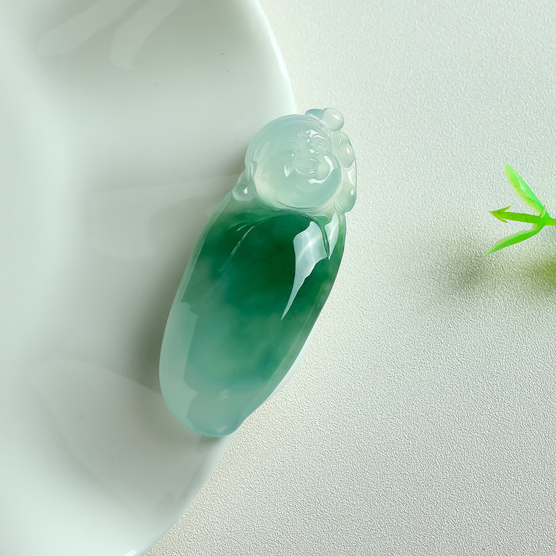 徐春光工作室作品 翠宝盈翡翠 冰种飘绿《佛》16.23g