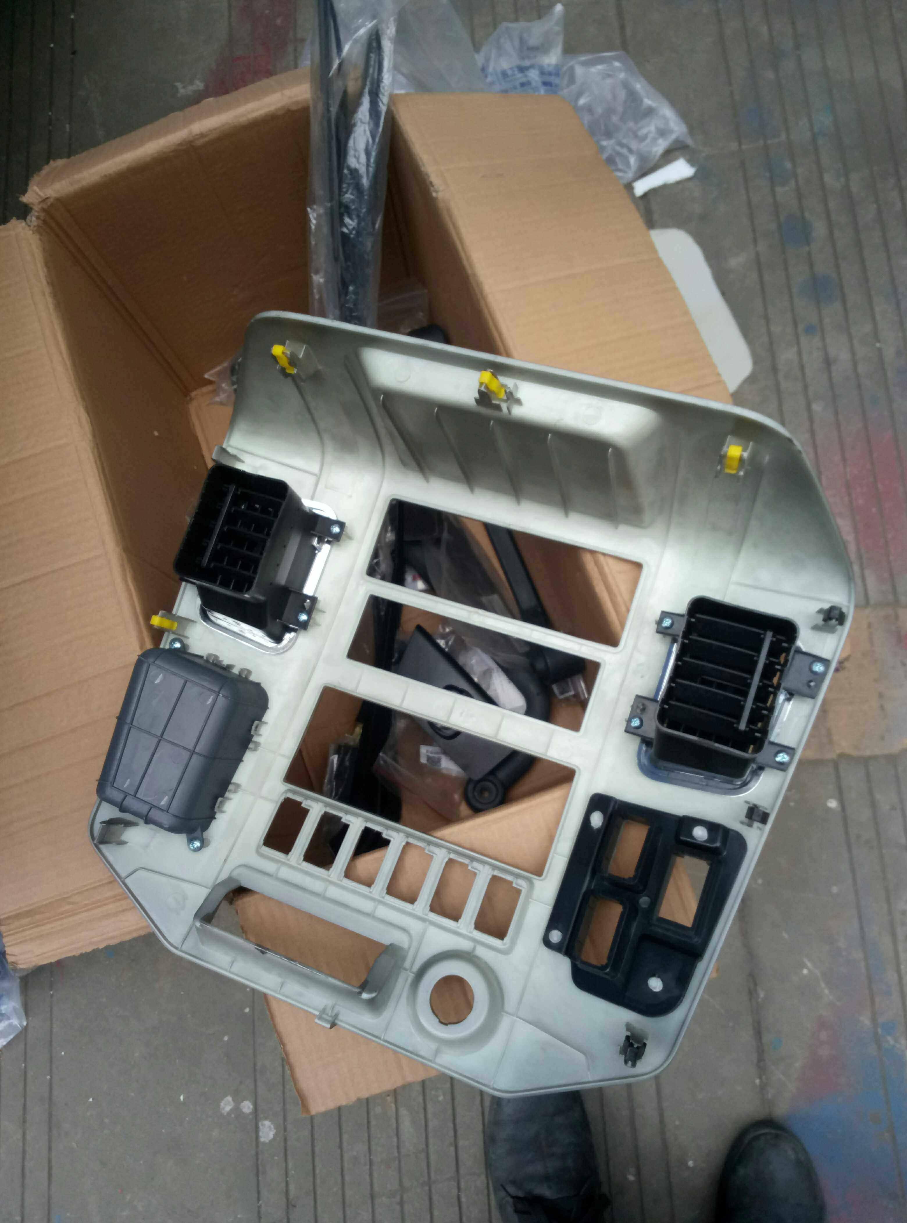 四川现代南骏汽车配件瑞越致道仪表台中控面板中断支架暖风面板