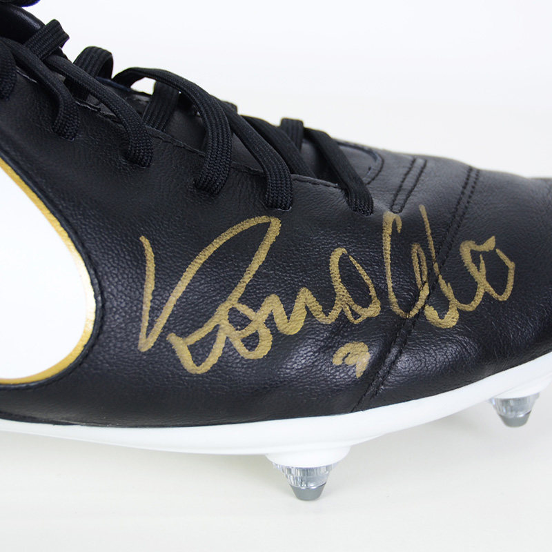 罗纳尔多亲笔签名耐克球鞋 - nike tiempo