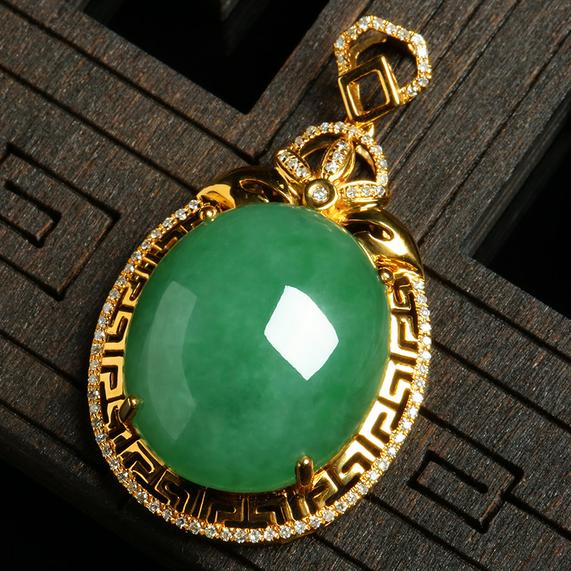 18k金满钻镶嵌鸽子蛋豪华满绿翡翠吊坠8.48g