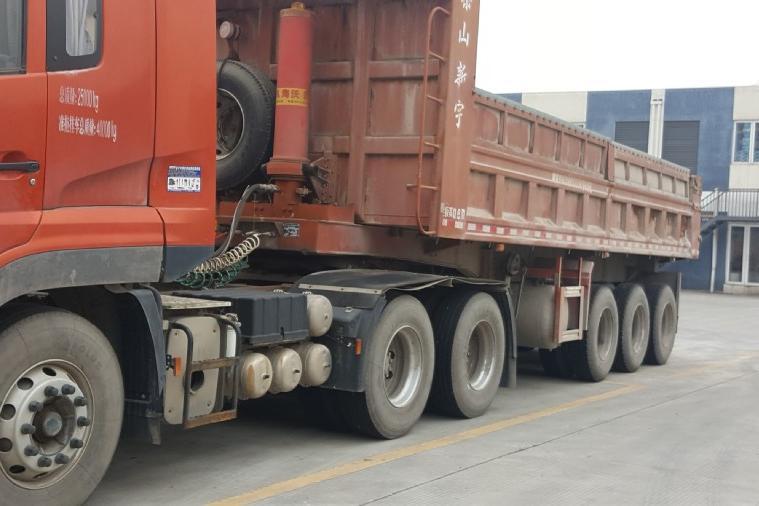川j26796东风牌重型半挂牵引车及川j1036挂斯牌菲勒牌重型自卸半挂车