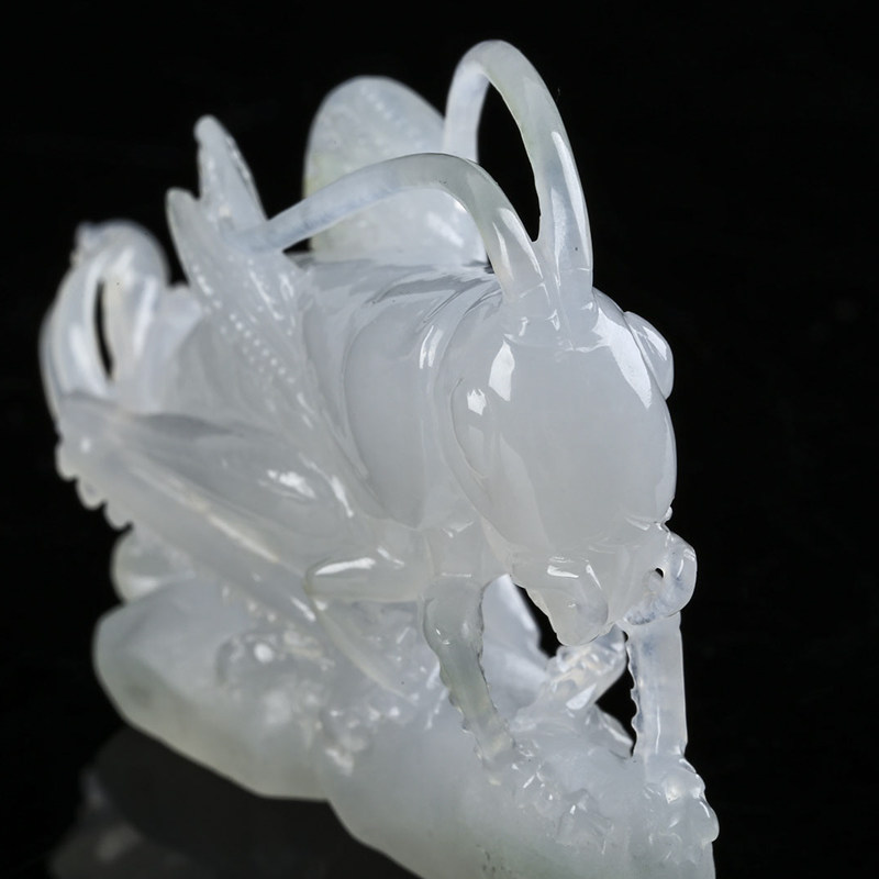 杨子恒玉雕工作室作品 冰糯种蝈蝈小摆件 81.23g