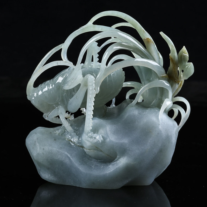 杨子恒玉雕工作室作品 冰糯种蝈蝈小摆件 499.76g