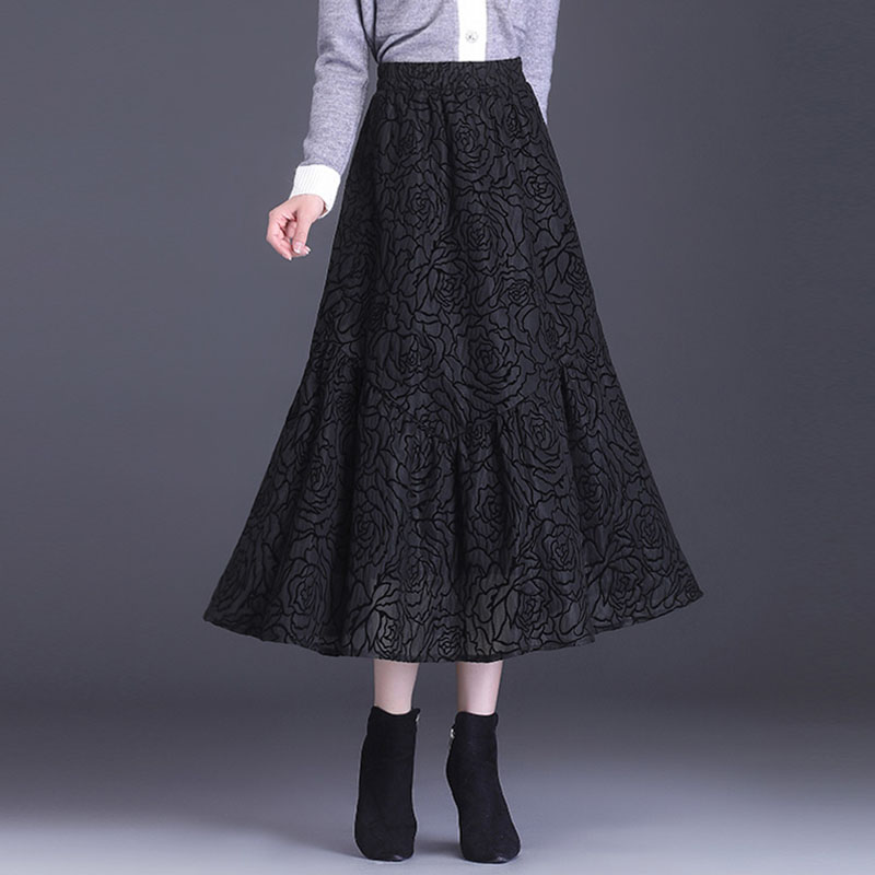 高级感植绒半身长裙女秋冬新款松紧腰a字裙黑色显瘦大摆鱼尾裙