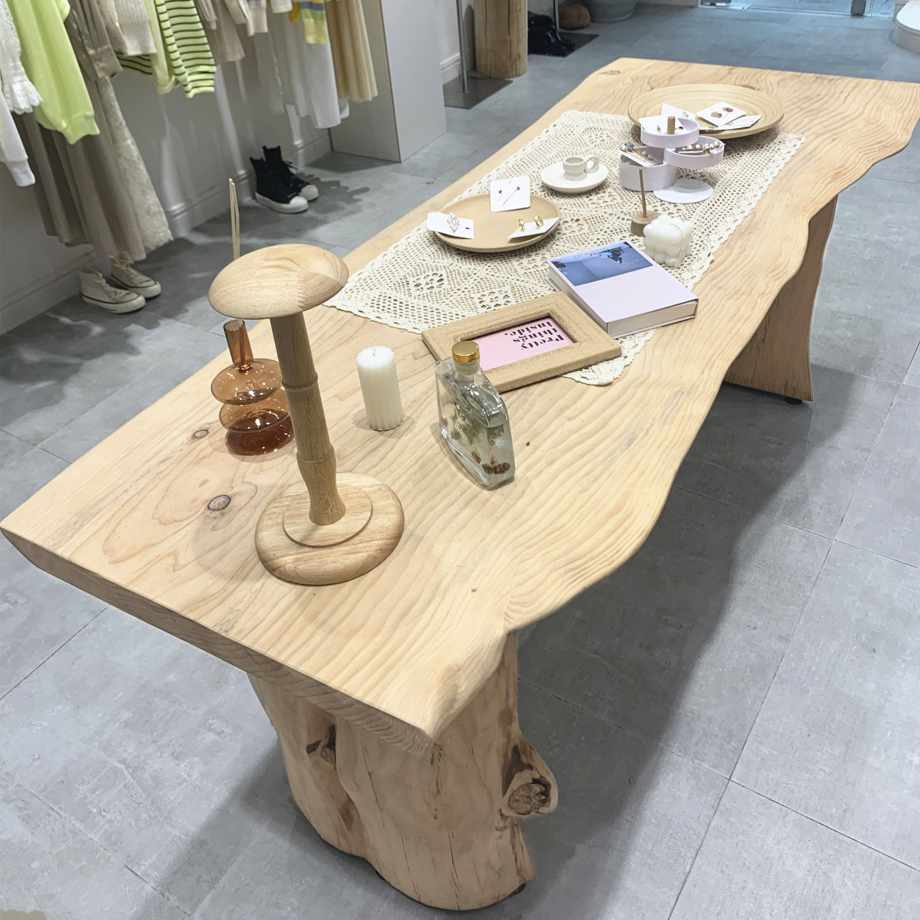 北欧服装店展示桌长方形实木中岛流水台简约女装店桌子中间摆放