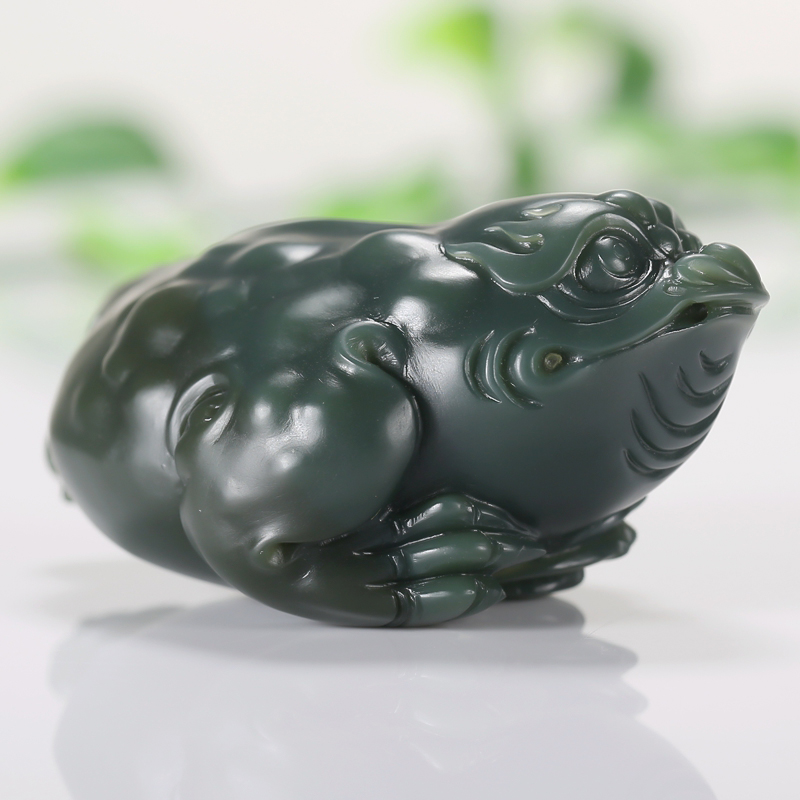 海派玉雕大师崔哲豪作品 塔青金蟾纳财 72克