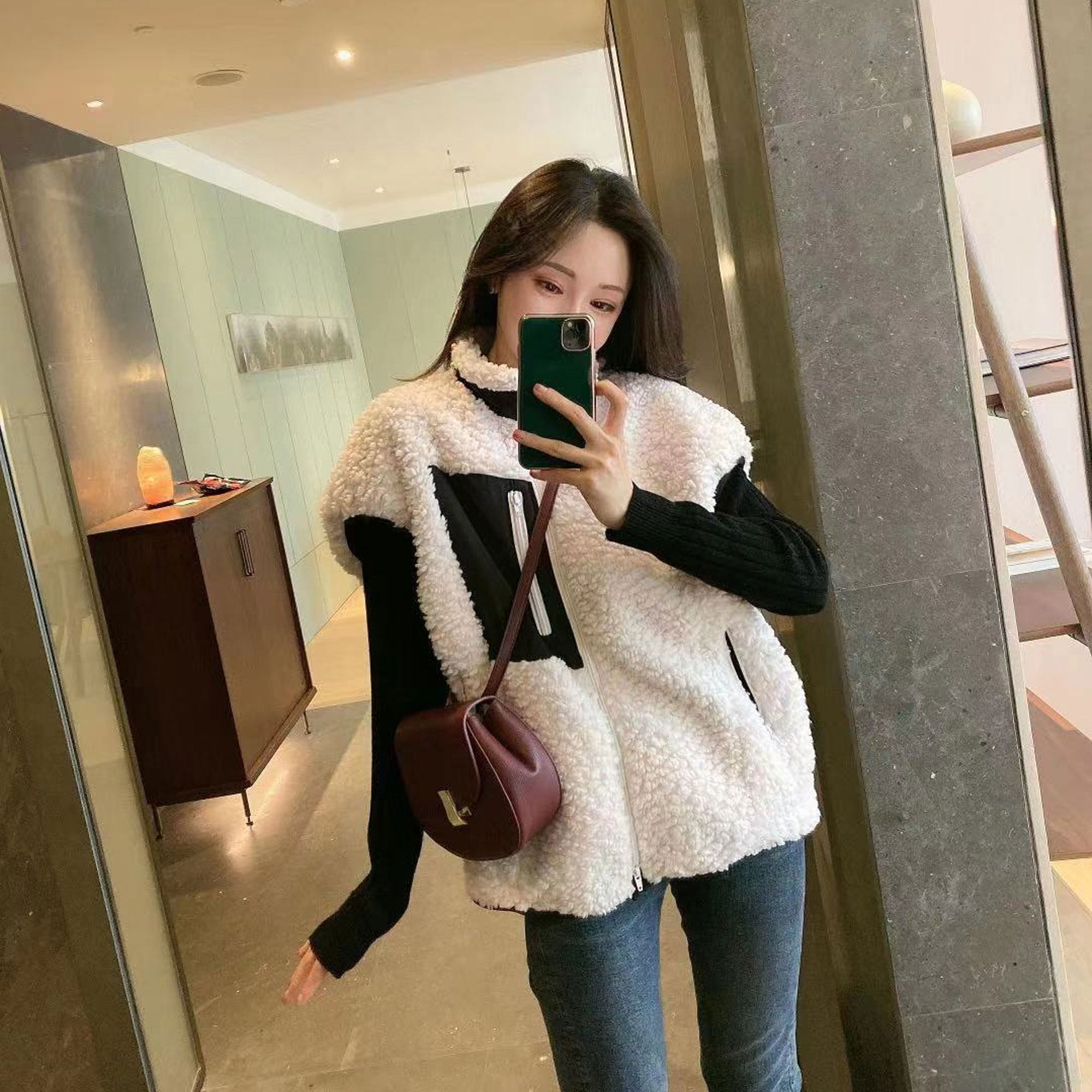 热销羊羔毛拼接外套女冬短款_周婷ttc 秋冬新款拼接颗粒绒马甲背心女