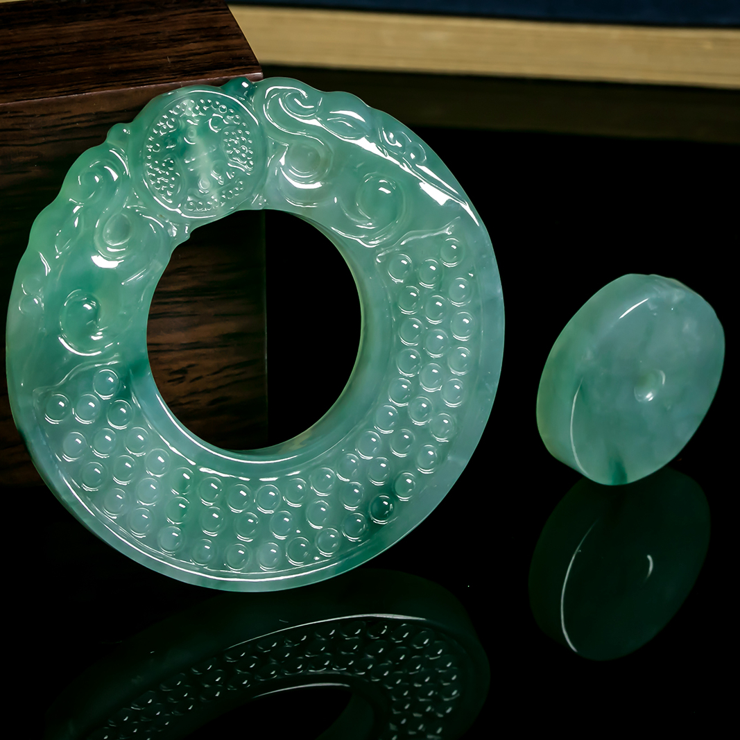 天然翡翠 老坑冰糯种精雕仿古平安扣 38.36克