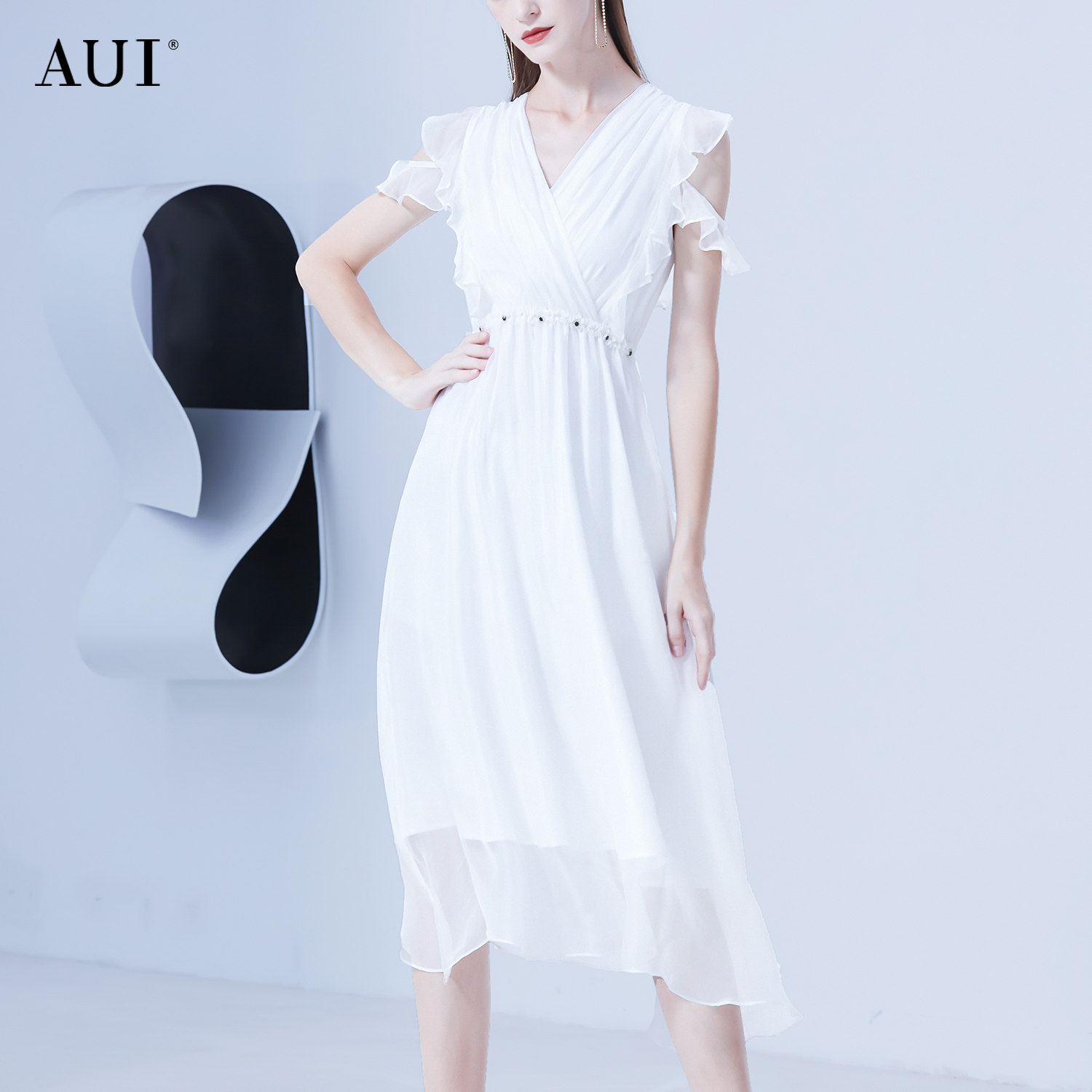 aui白色气质名媛风雪纺连衣裙女2021夏季新款露肩v领荷叶边中长裙