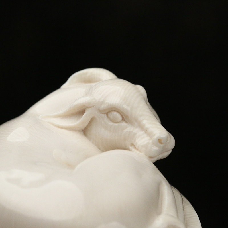 【勤勤恳恳】奇珍异宝天然西伯利亚猛犸牙牛雕件摆件