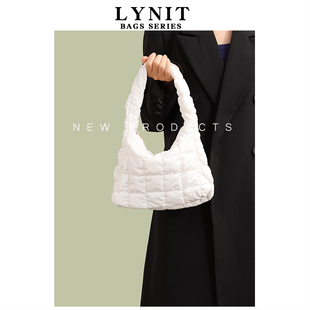 LYNIT 褶皱格子云朵包腋下包2024新款韩版洋气羽绒包女百搭手提包