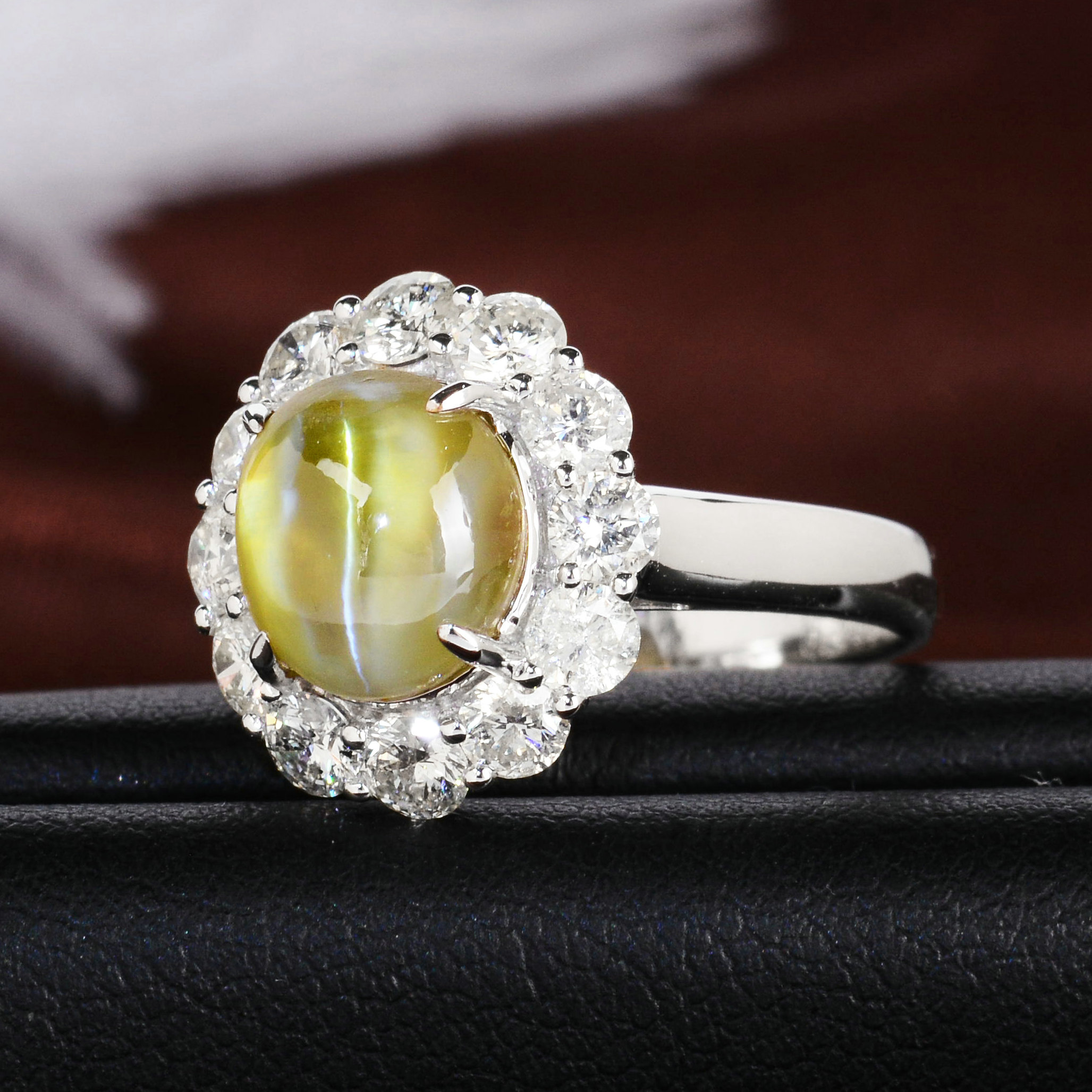 4.96ct 18k金天然猫眼石戒指 伴镶钻石 0028