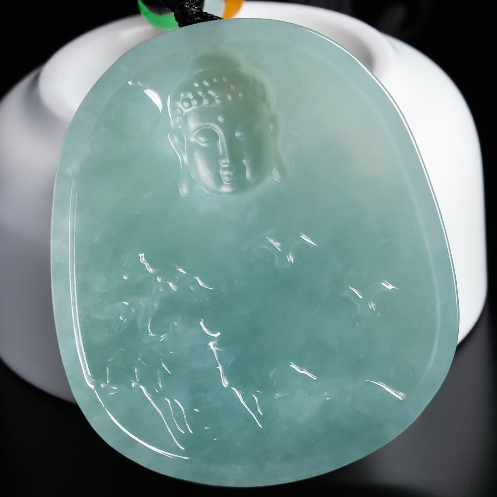 a货翡翠阴雕禅意大日如来吊坠53.88克 (连绳重)