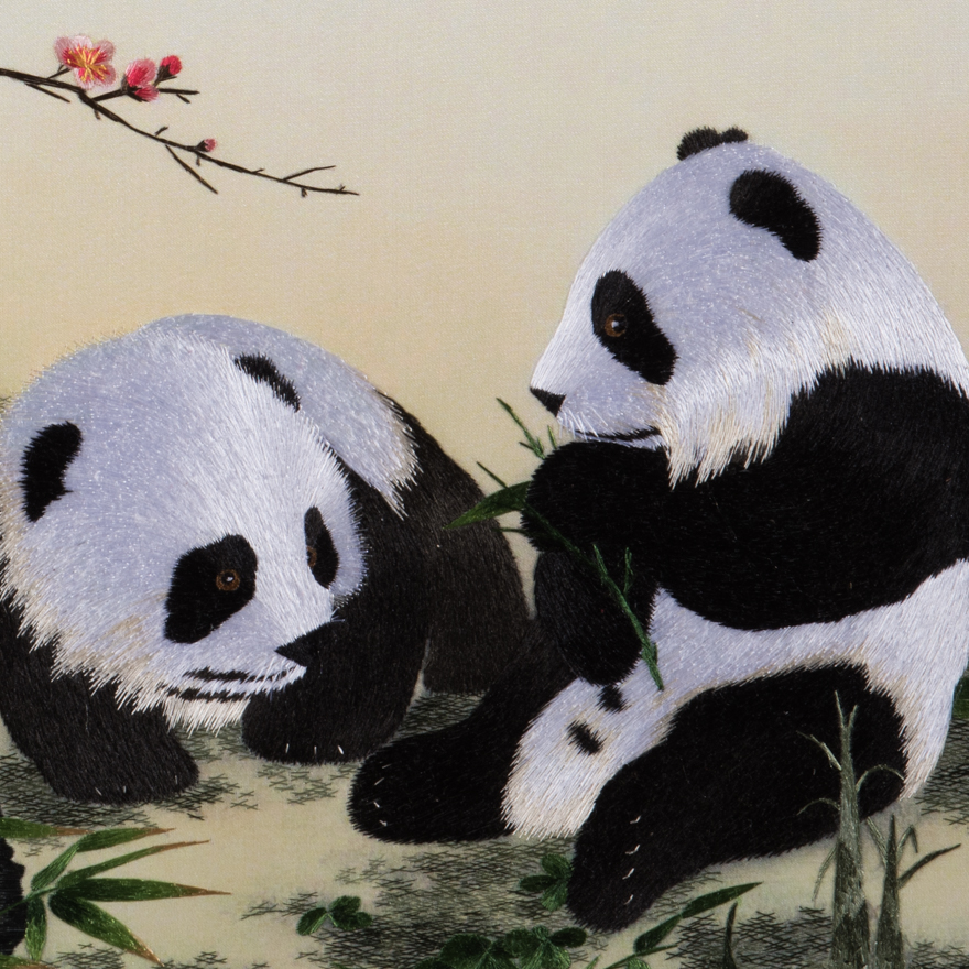 苏绣真丝 精品挂画《熊猫》刺绣