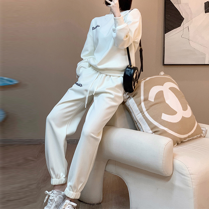 白色束脚裤女春秋2023新款休闲运动裤宽松卫裤搭配卫衣的哈伦裤子