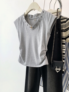 灰色v领正肩短袖t恤女夏季2024新款设计感小众小飞袖短款修身上衣