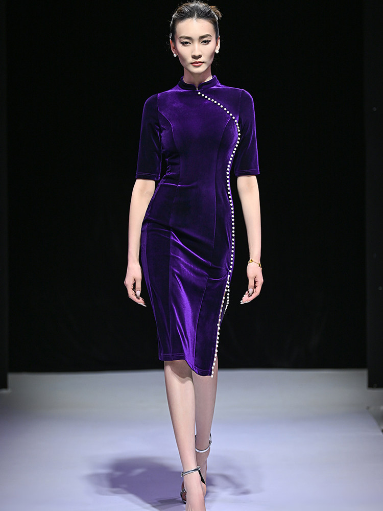 三坑/桌游cosplay女装/cos女装更新时间:2023年11月16日墨绿色丝绒