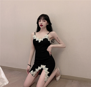 Live shooting! Net red three-dimensional lace decoration sexy split suspender dress