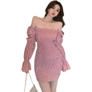 No. 1 real shot! New Retro Decor bubble sleeve slim wrap hip bottomed dress