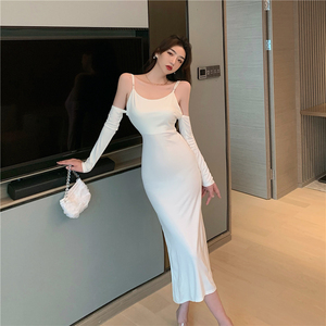 Real shooting of the new Hepburn fan， be careful of the sexy backless sling， split long dress， female