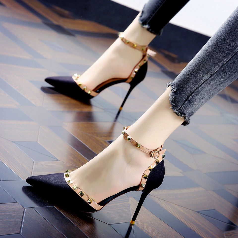 2021欧美性感尖头铆钉高跟鞋女细跟侧空凉鞋女中跟单鞋宴会礼仪鞋