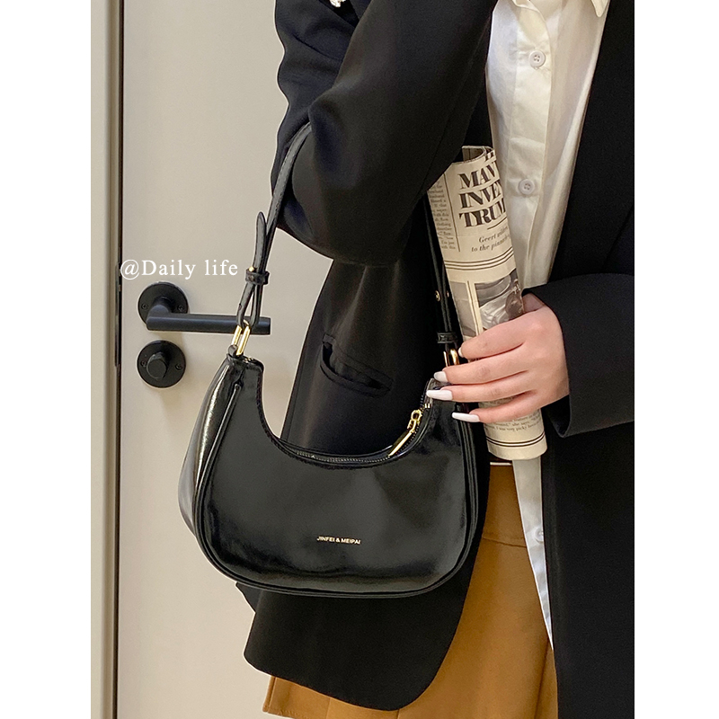 高级感小众设计黑色包包女2024新款时尚单肩手提包质感腋下饺子包