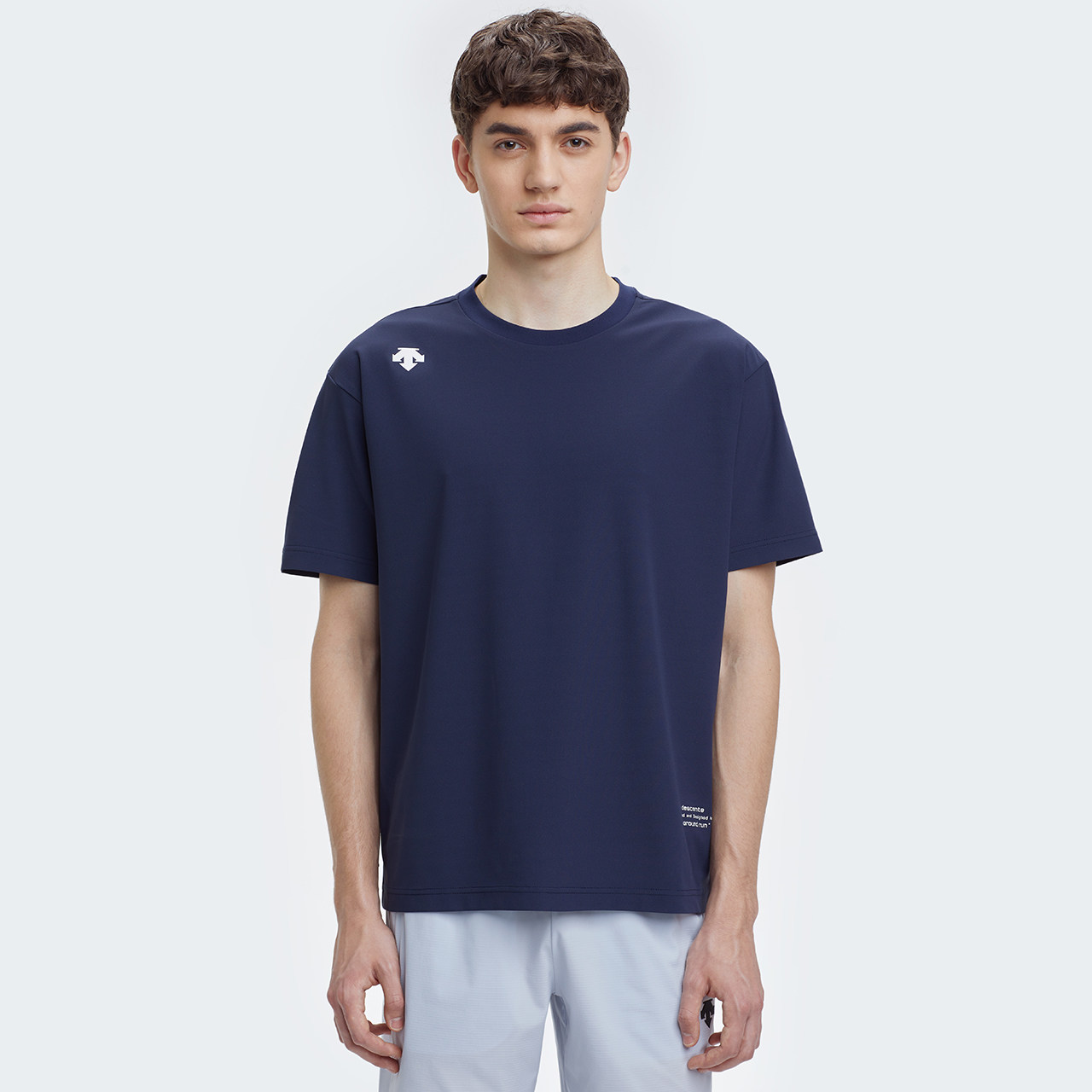 descente迪桑特 轻质透气舒适面料 运动生活 男士运动短袖t恤