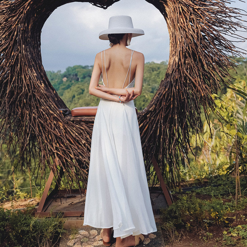 三亚沙滩裙2021新款超仙白色性感露背连衣裙女巴厘岛海边度假长款