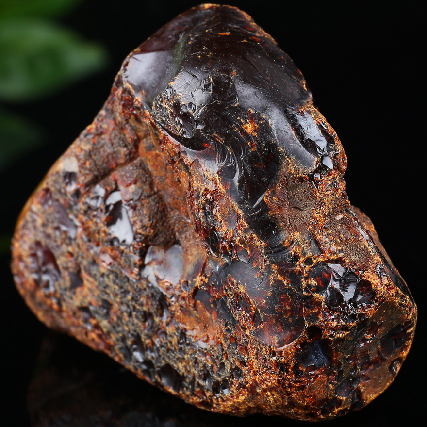 31.26g 【强荧光】收藏级精美带皮琥珀原石