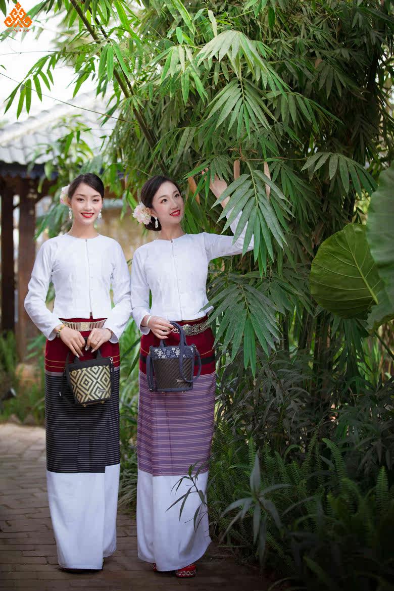 西双版纳傣族服饰  冬季 传统金丝绒女士套装