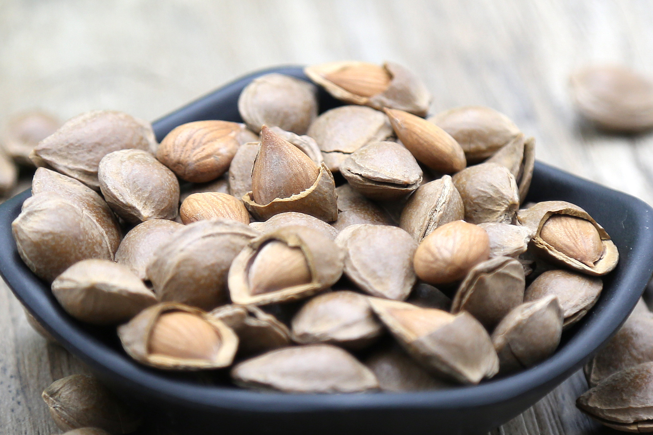 新货 蔚县特产开口杏核 小白杏仁坚果 皮薄脆香500*3袋1500g包邮