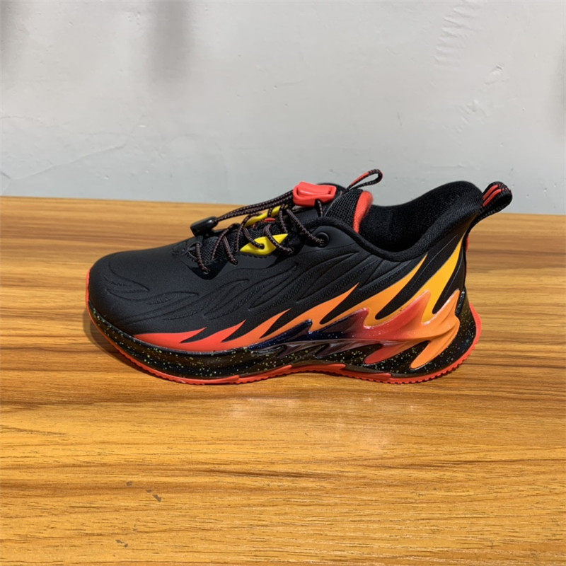 特步超轻户外跑鞋2020冬款儿童风火鞋男童专业跑步鞋680415114737