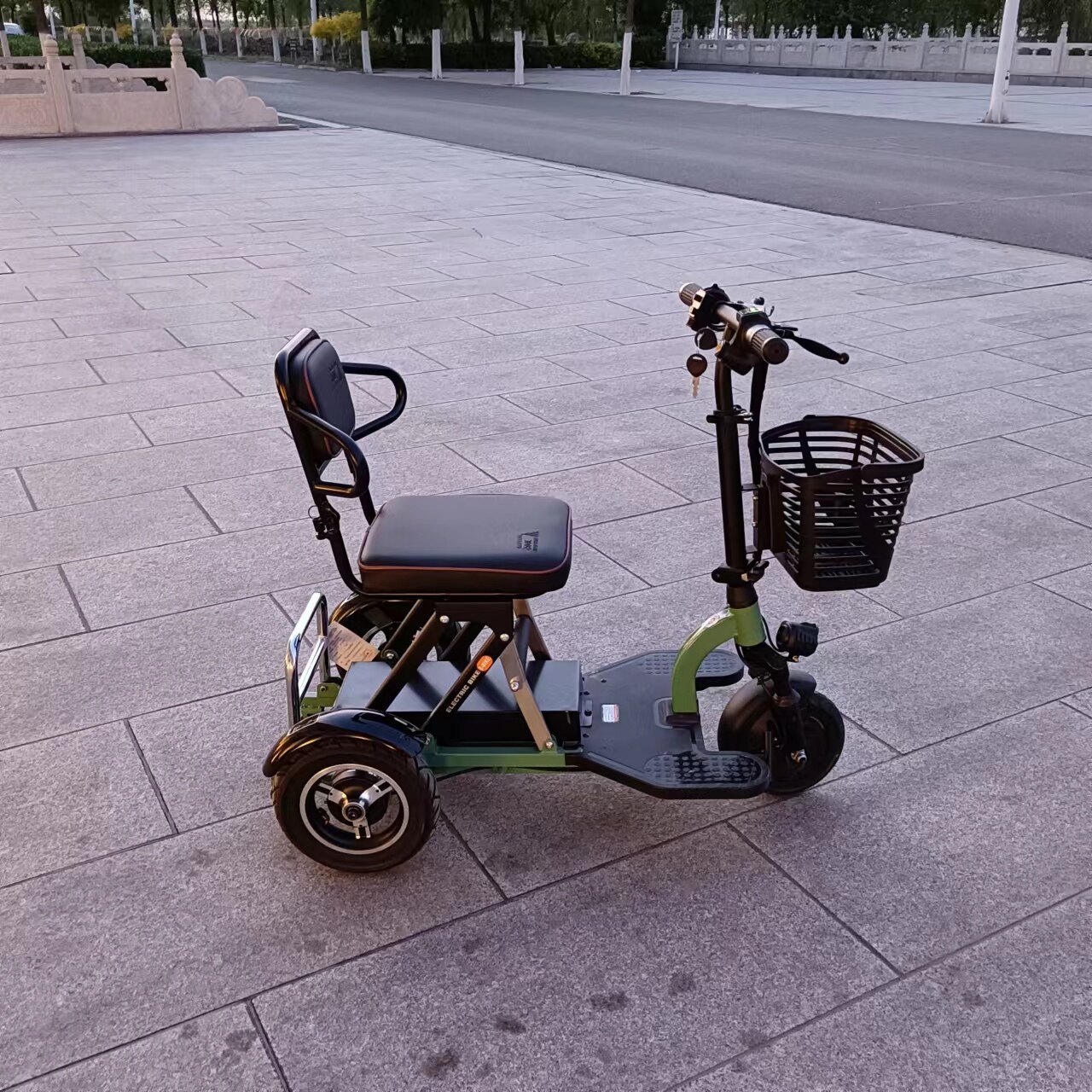 【小臻·电动车】折叠代步三轮车残疾人家用小型轻便锂电瓶车助力-mc