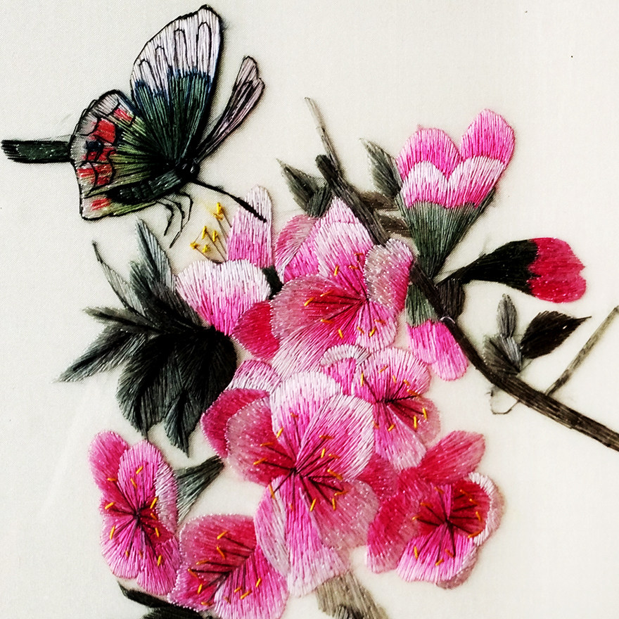 苏绣世家《蝶恋梅花》钱菊凤大师工作室作品