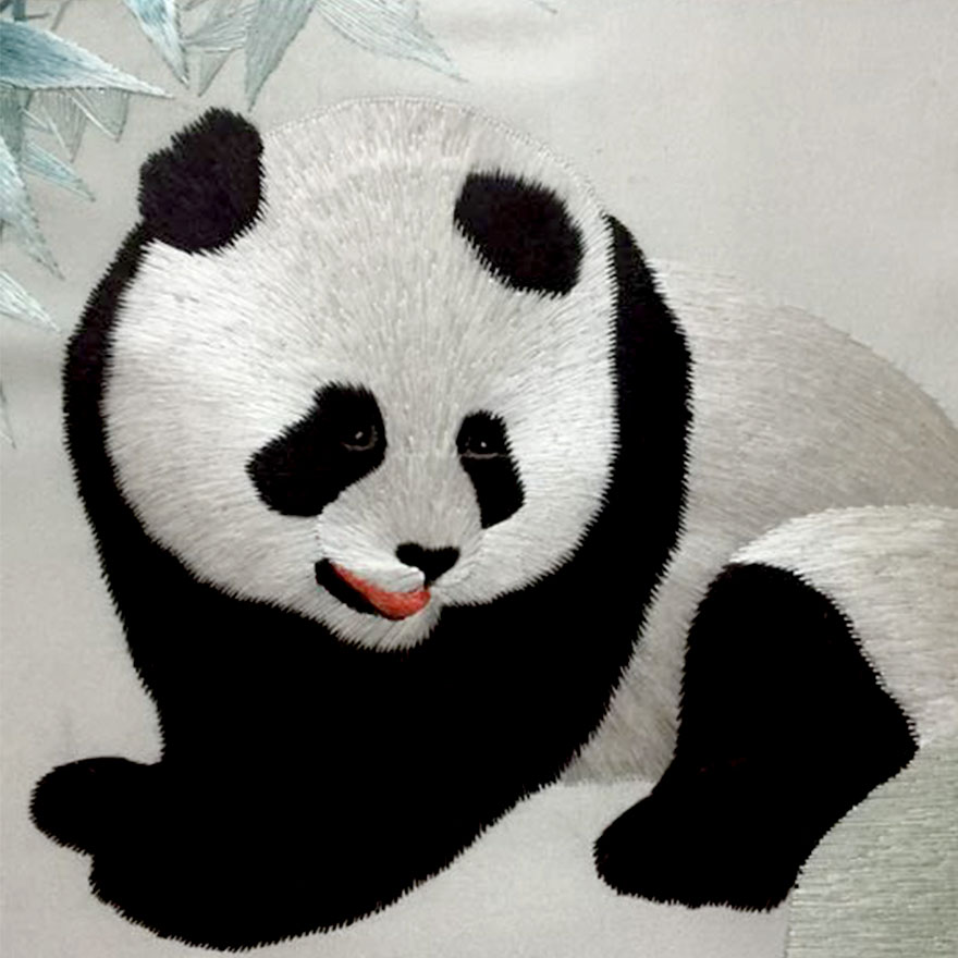 苏绣世家《爬山熊》钱菊凤大师工作室作品