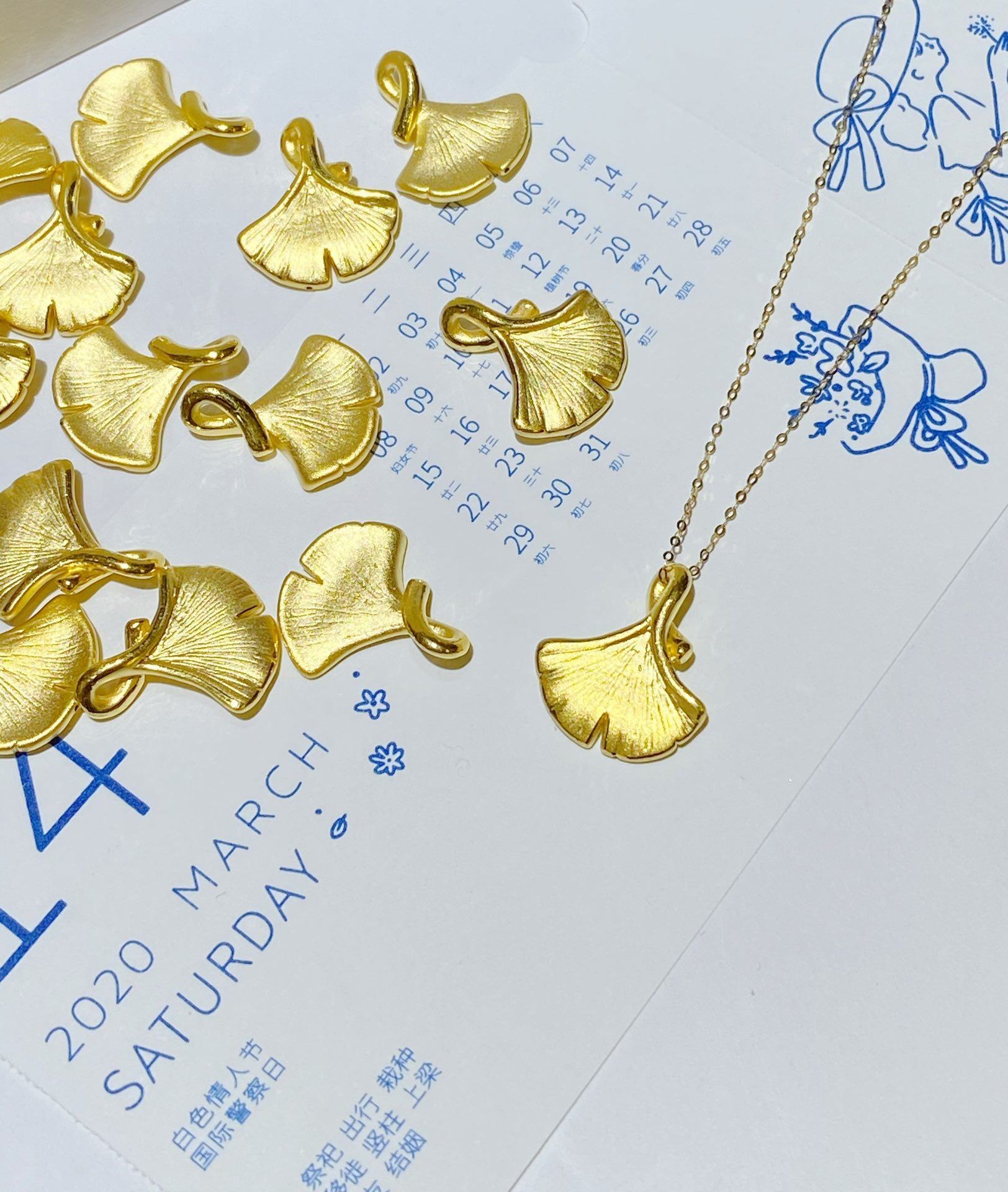 金饰足金999纯金杏叶黄金项链吊坠金叶子3d硬金锁骨链女时尚套链功效