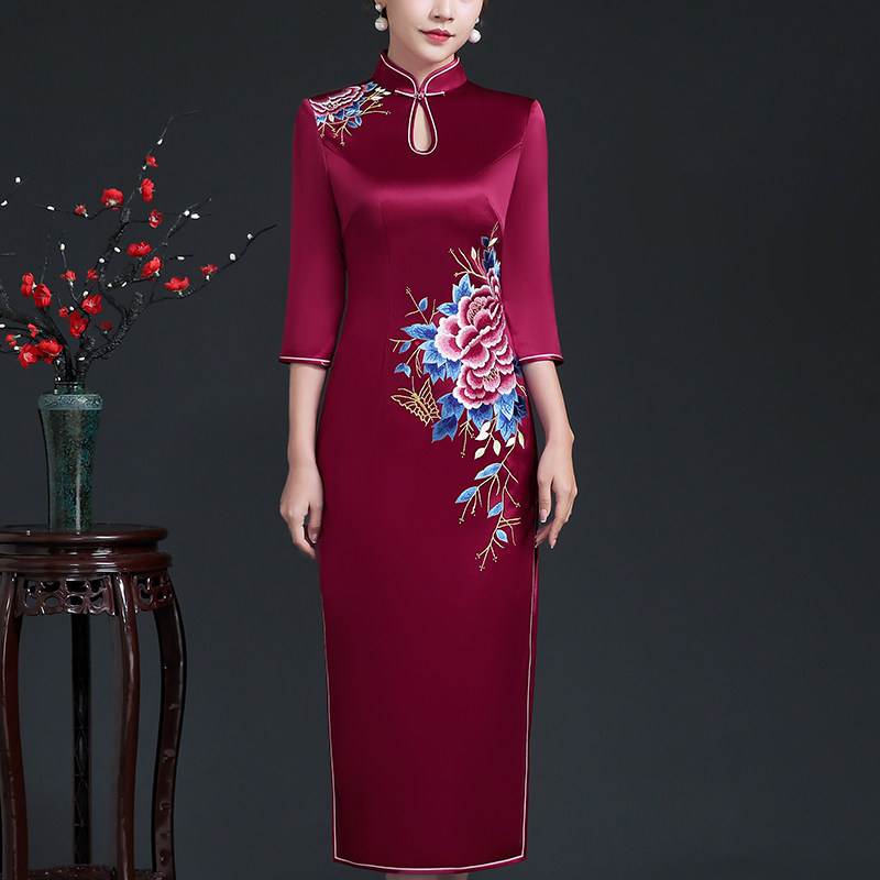 酒红色妈妈装婚宴绣花真丝旗袍裙喜婆婆参加婚礼洋气年轻礼服高贵