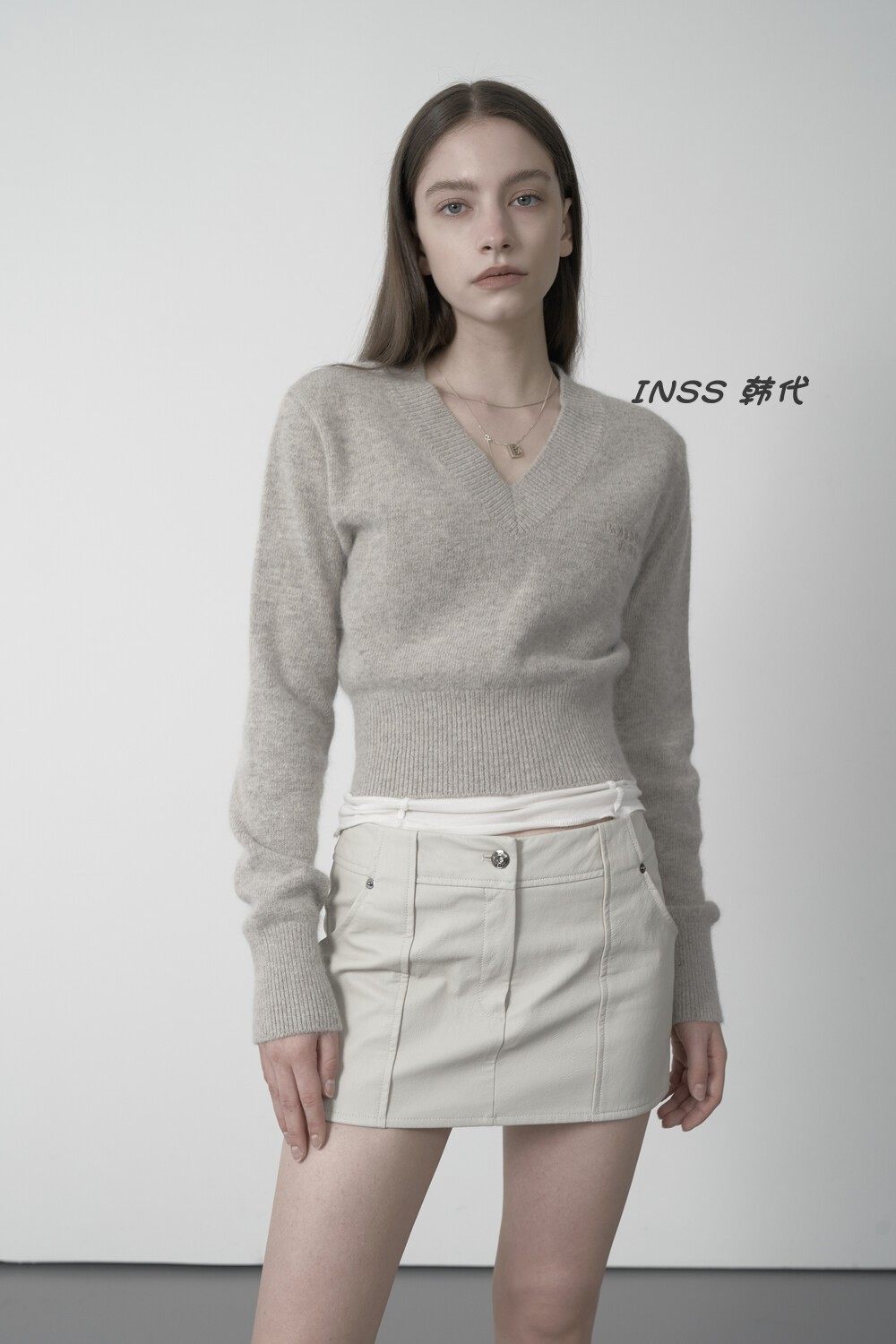 inss韩代21秋韩国bohemianseoul设计师品牌新品v领纯色针织上衣