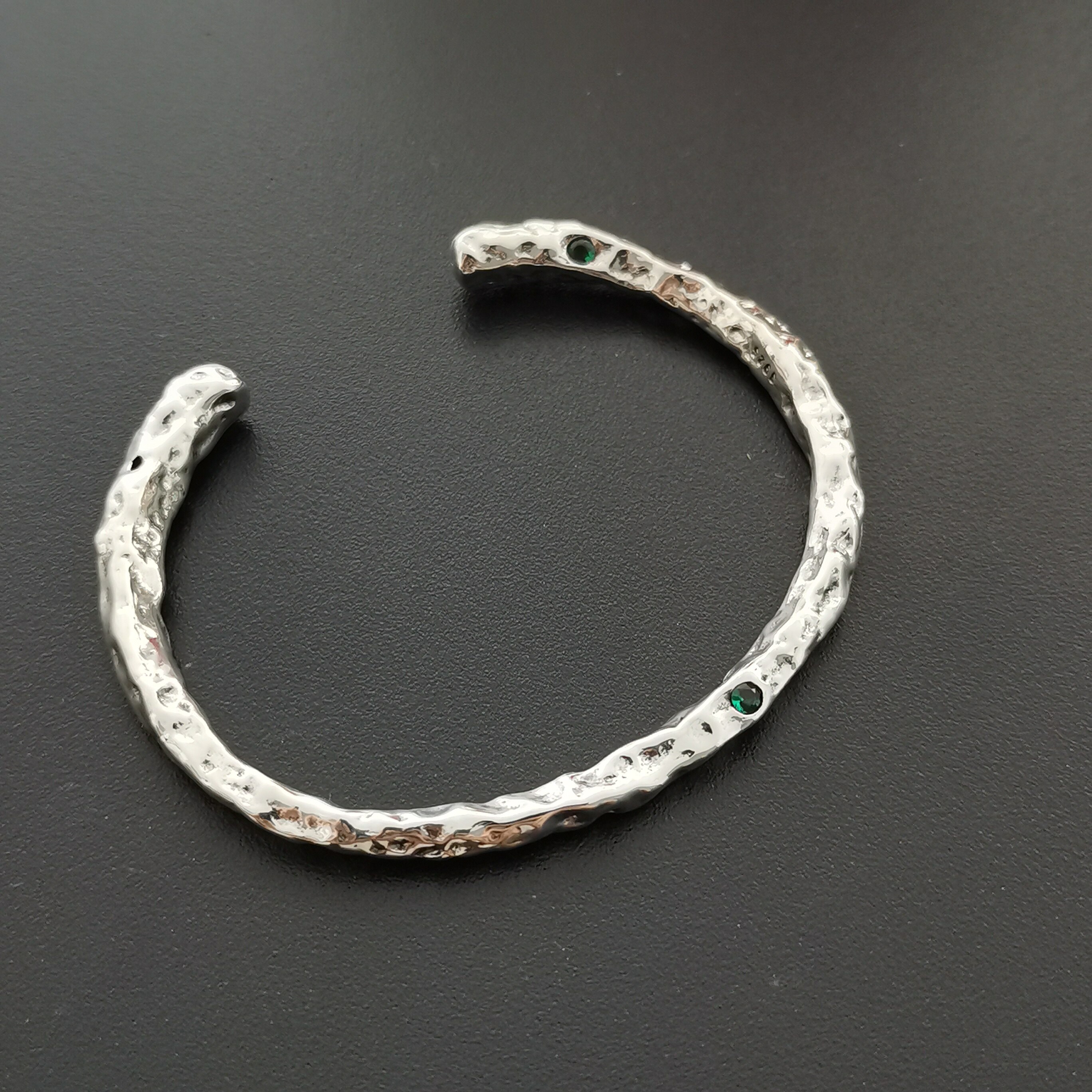 小宝s925纯银设计师质感重工独特纹理锆石高级手镯