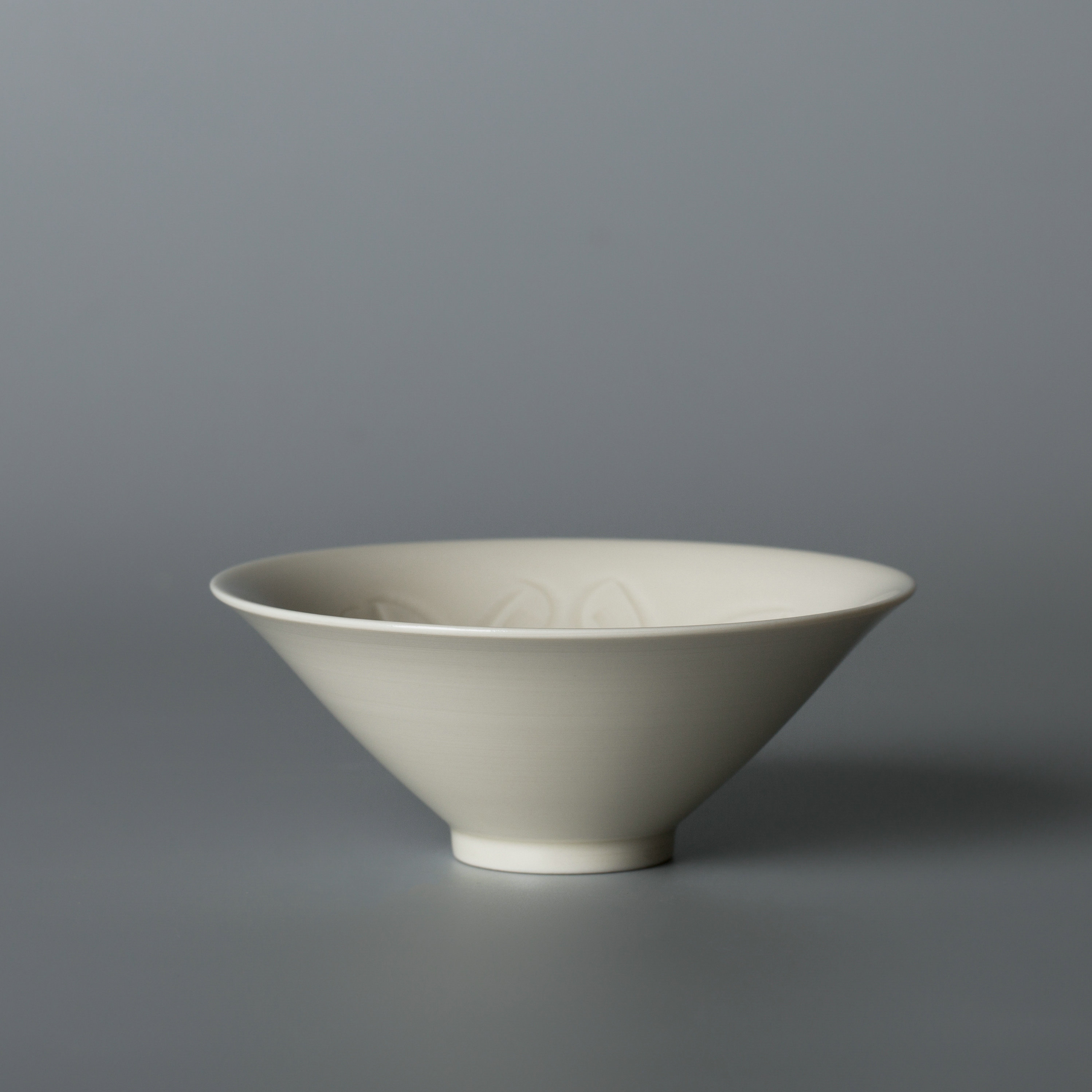 定瓷牙白釉煮雪品牌手拉坯刻莲花斗笠杯茶盏宋瓷传统中国风定窑