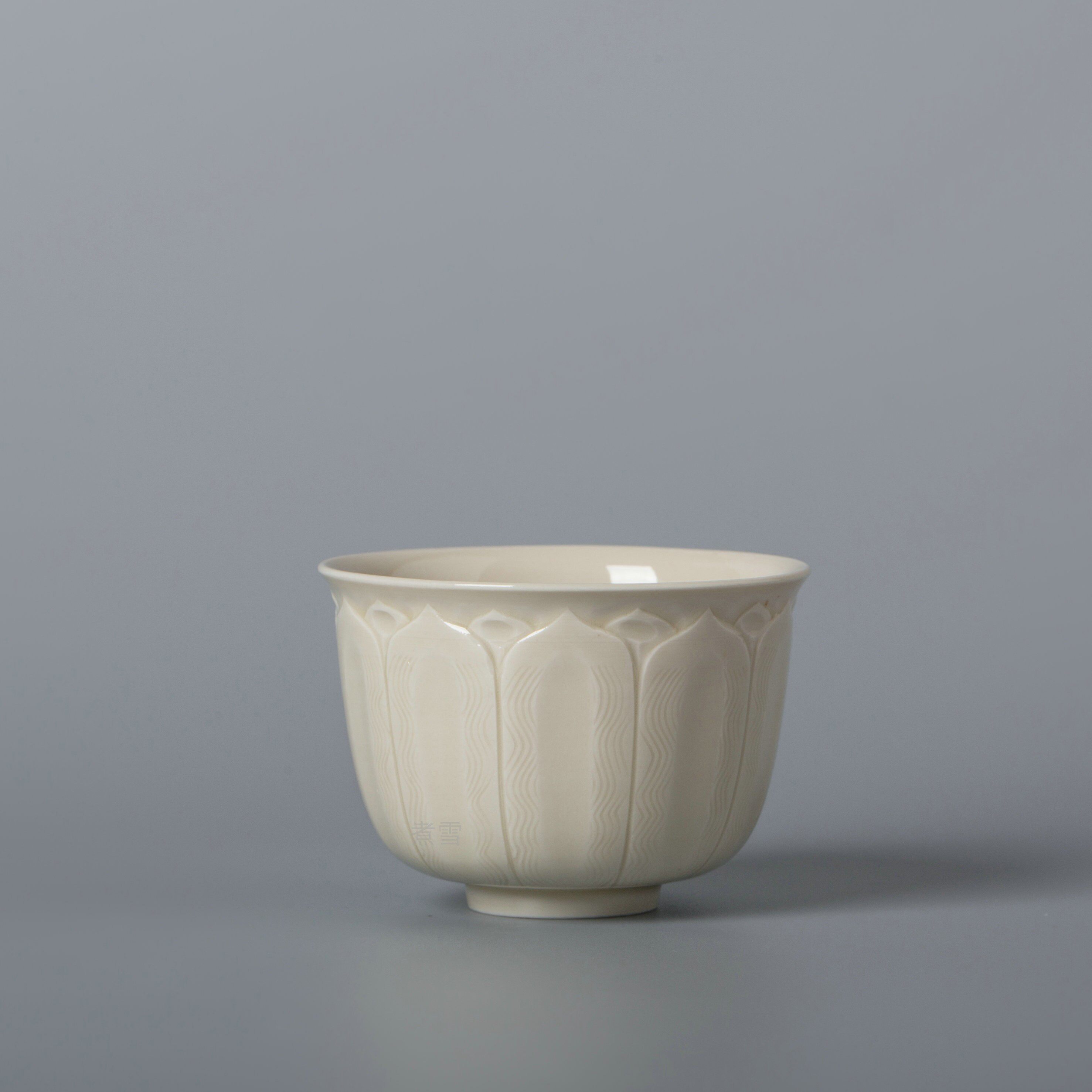 定瓷茶杯剔刻莲瓣杯定窑牙白釉手拉品茗经典压手杯传统中国宫廷风