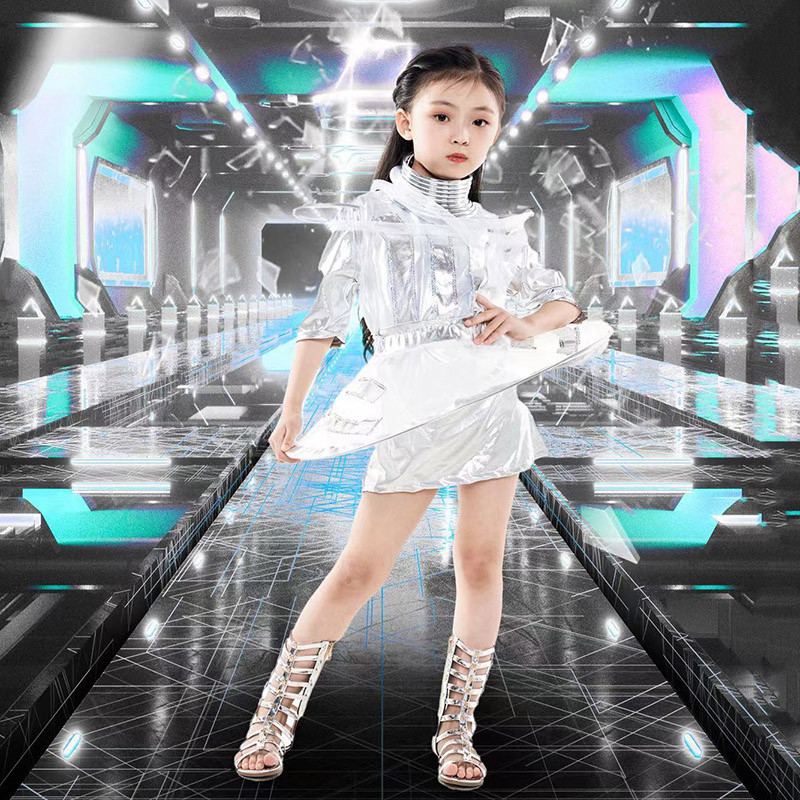 少儿模特走秀服装女童元宇宙潮儿童t台大赛银色未来科技感太空服