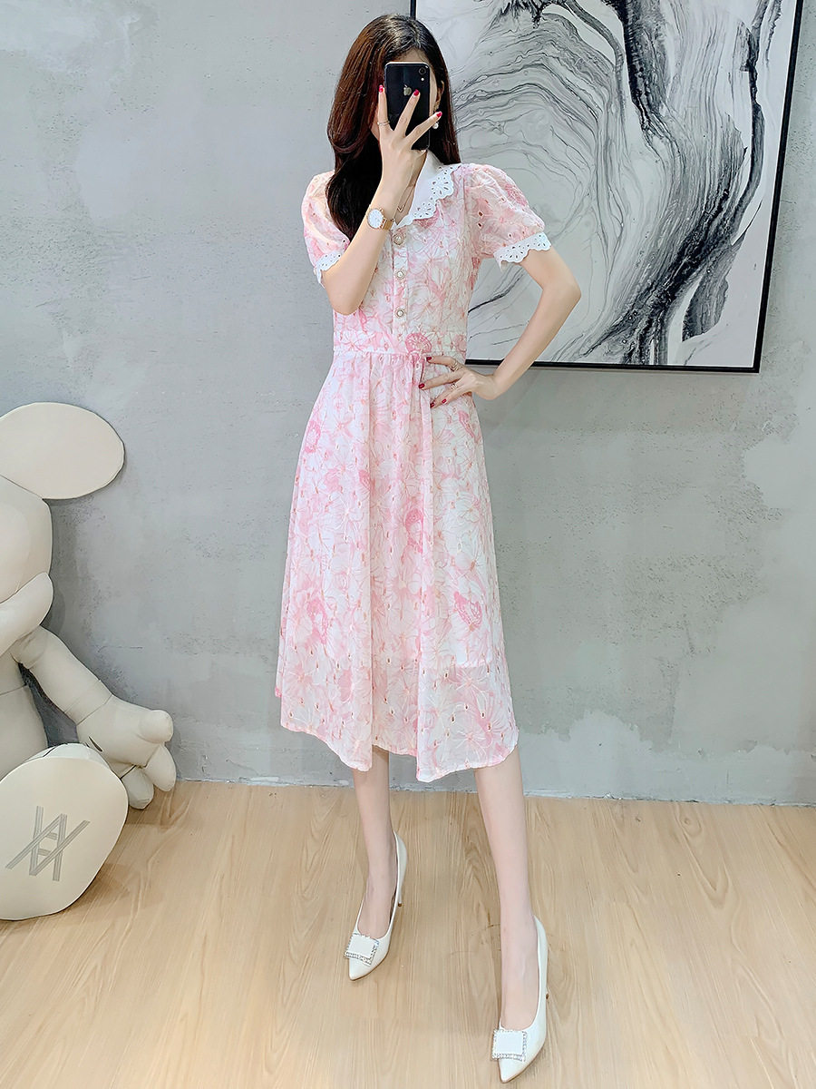 气质粉色碎花连衣裙2021新款夏季小清新洋气减龄重工刺绣雪纺裙女