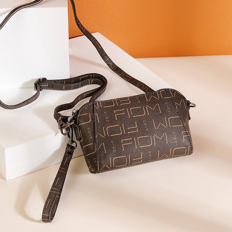 时尚字母印花斜挎小包包女士洋气2020夏季新款手拎包放手机单肩包