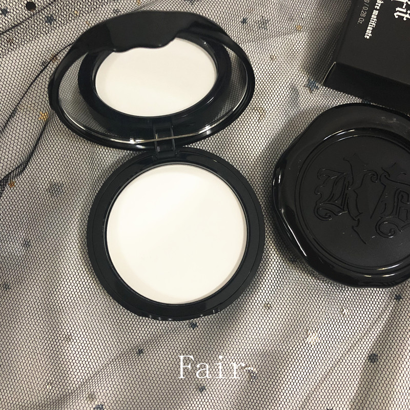 美代Kat Von D/KVD哑光定妆控油蜜粉饼fair/ligh正装/替换装 现货在类目 彩妆/香水/美妆工具, 粉饼中 - 来自Buy2taobao.com提供专业的淘宝代购服务
