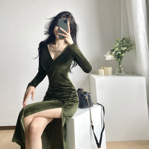 Autumn and winter new light mature velvet V-neck medium long bottomed long sleeve dress annual meeting dress